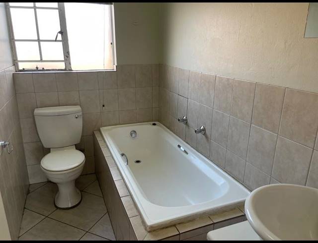 2 BEDROOM PROPERTY TO RENT IN VANDERBIJLPARK SW 5